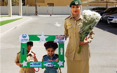 شرطة دبي تزور حضانة الفريج ضمن مبادرة "أبطال المجتمع" 